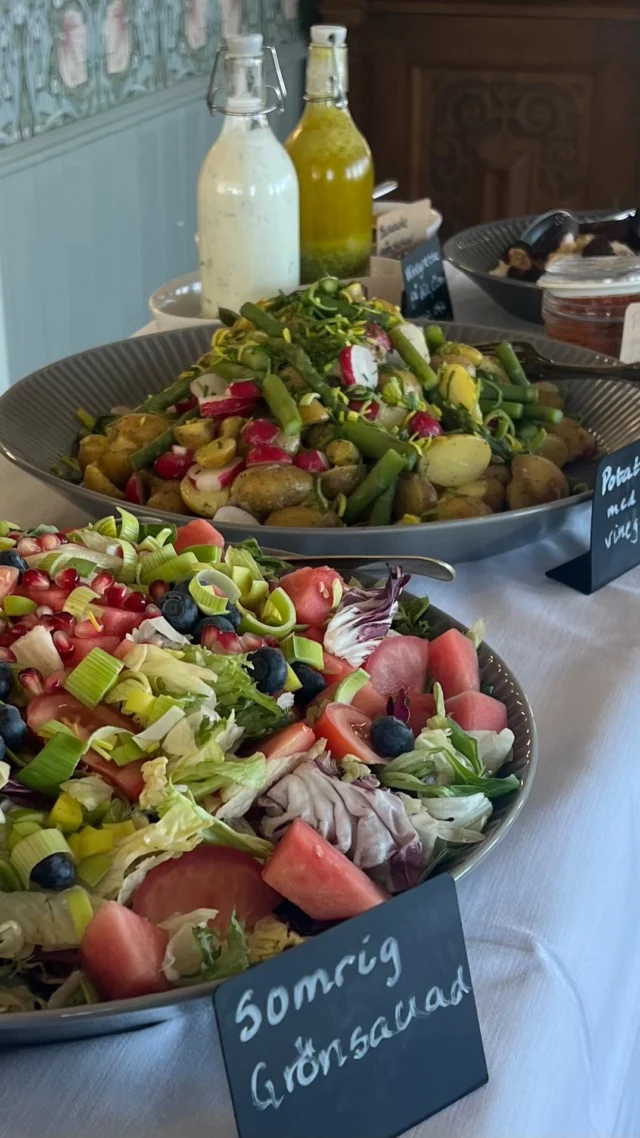 Idag körde vi vårens första söndagsbrunch. Missade ni den? Misströsta ej för vi kör brunch varje söndag i maj månad inklusive mors dag. Välkomna men glöm inte att boka bord för det brukar bli fullt!

// We serve brunch every sunday in May. Welcome! 

#brunch #söndag #morsdag #bohuslän
